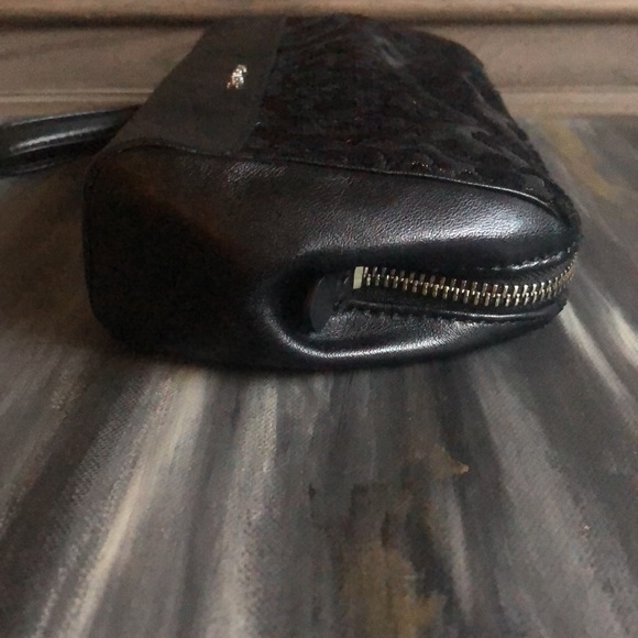 EC Coach Wristlet - Picture 4 of 11